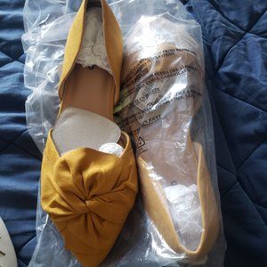 New Torrid Size 11.5 Mustard Flats